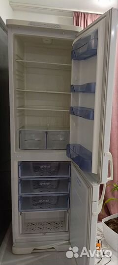 Холодильник Бирюса