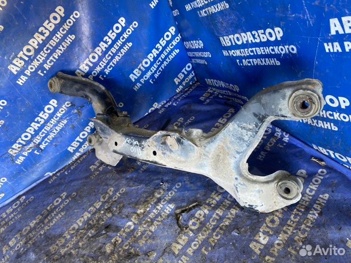 Передний подрамник Nissan Primera P10 седан 1993