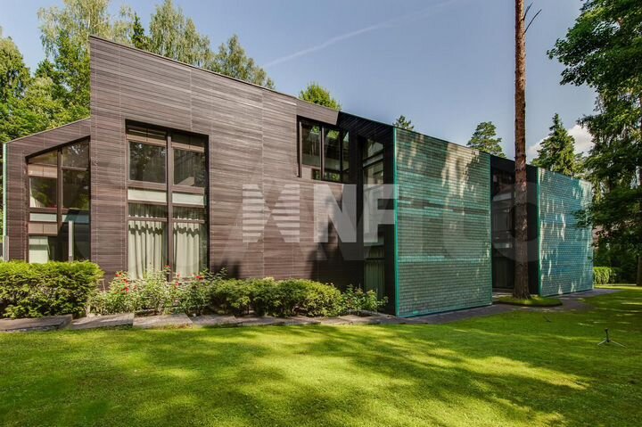 Дом 850 м² на участке 24,5 сот.