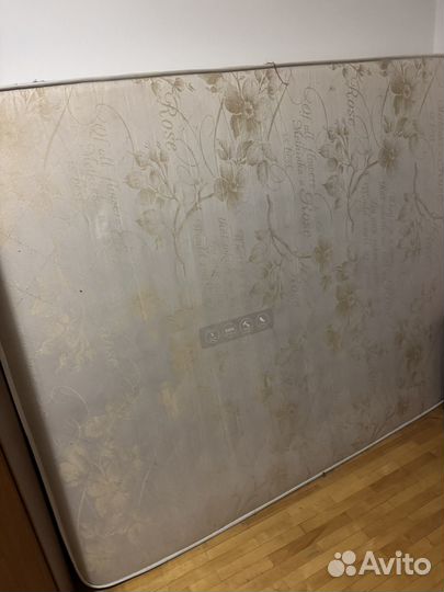 Кровать с матрасом 160/200