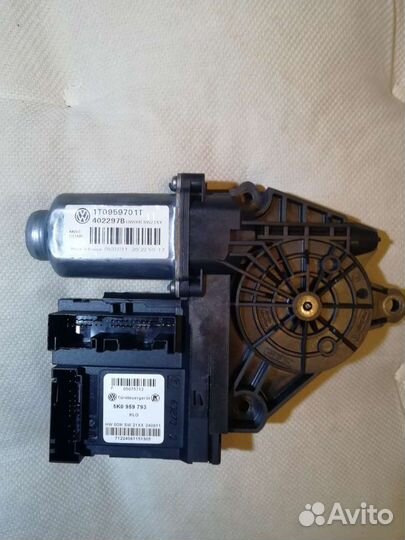 Моторчик стеклоподьемника передний левый Шкода А5