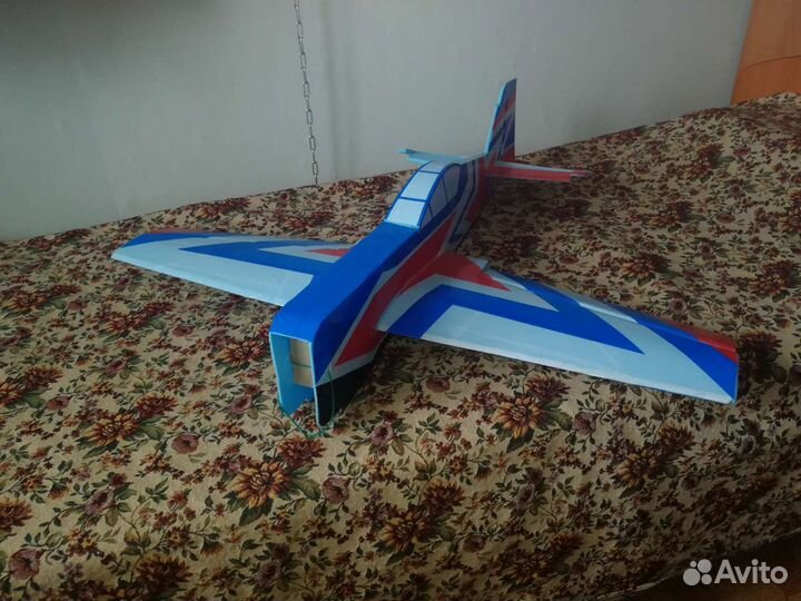 Пилотажная авиамодель, самолёт на радиоуправлении