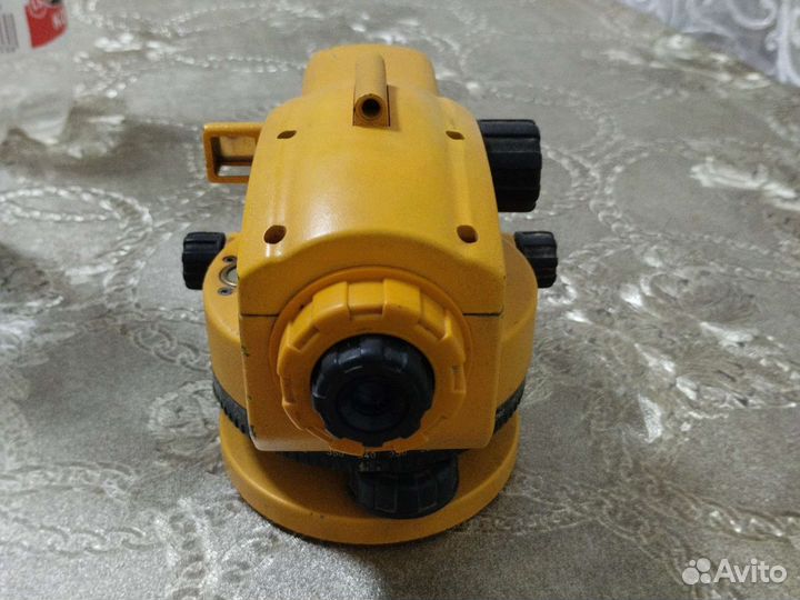 Нивелир с компенсатором