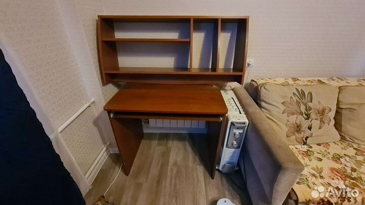 Компьютерный стол, полка