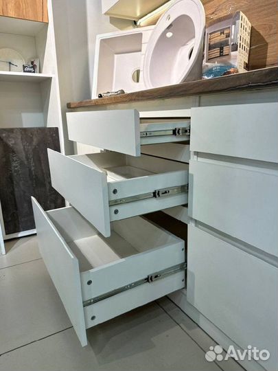 Кухня белая 3 метра в наличии