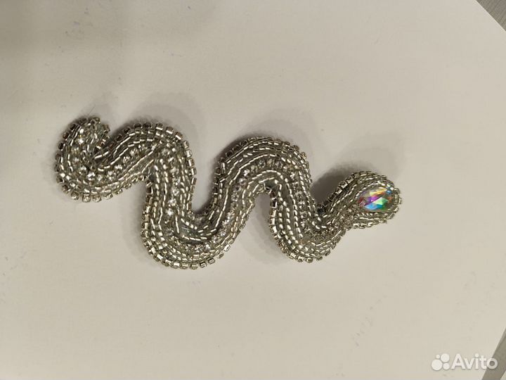 Брошь ручной работы из бисера