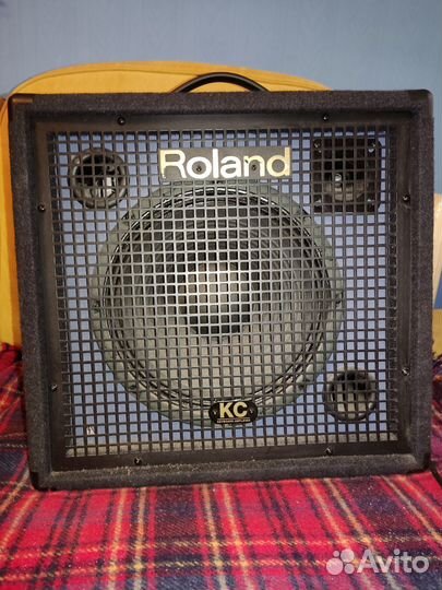 Комбо усилители Hughes & Kettner и Roland KC 350