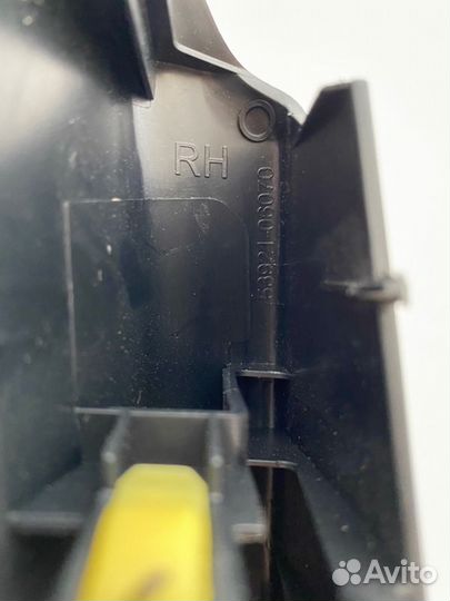 Накладка центральной консоли передняя правая