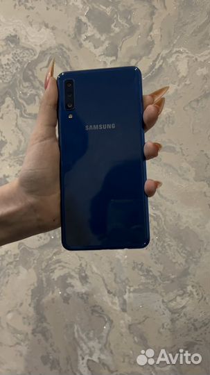 Samsung Galaxy A7 (2018), 4/64 ГБ