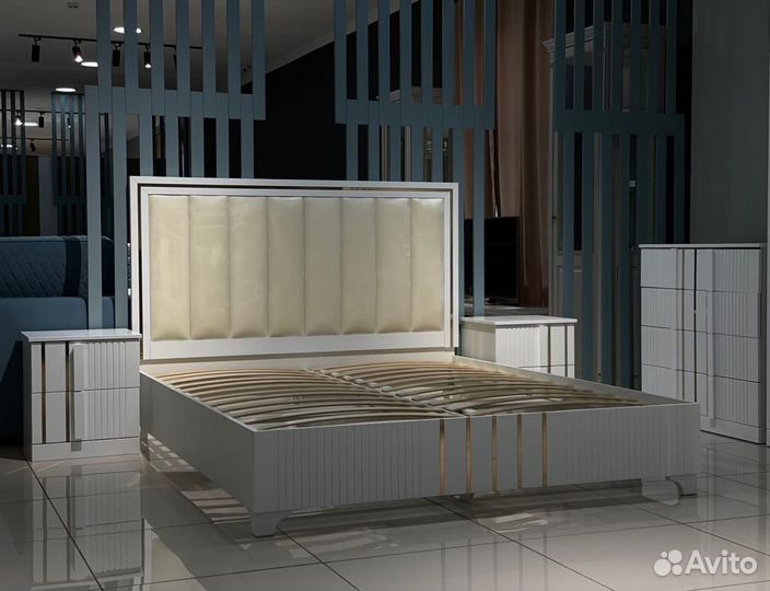 Спальный гарнитур