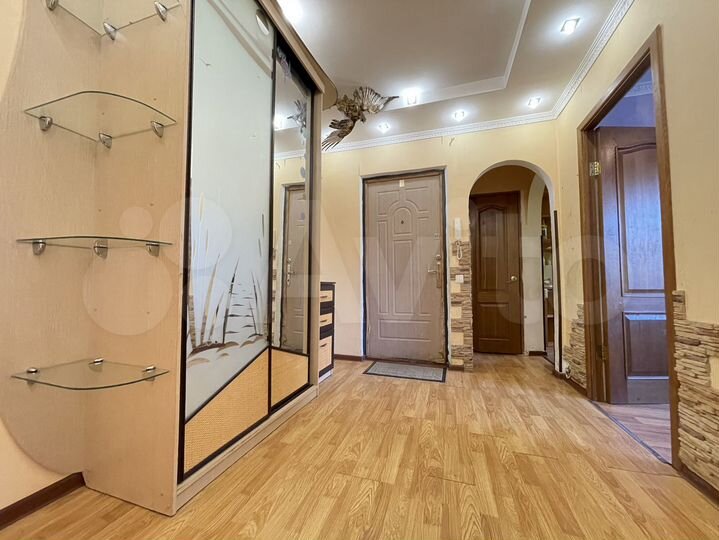 3-к. квартира, 65 м², 2/10 эт.