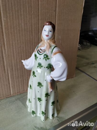 Статуэтка фарфоровая Плясунья Дулево