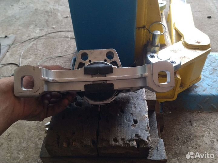 Опора двигателя ford focus 2