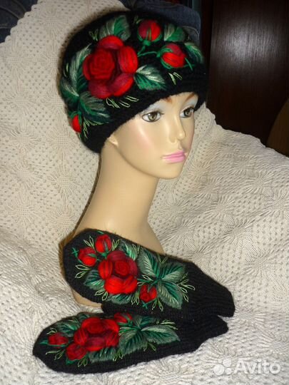 Варежки с ручной вышивкой