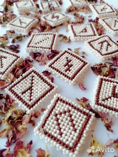 Славянские руны из бисера