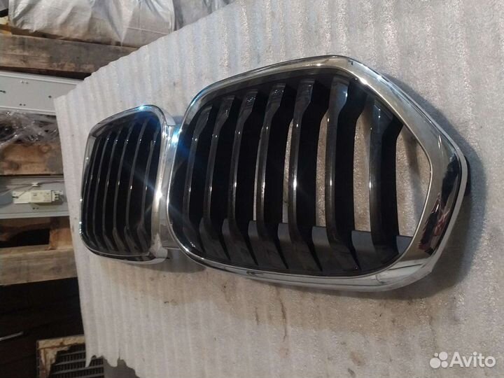 Решетка радиатора BMW X1F48