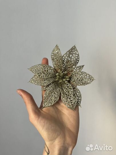 Брошь цветок