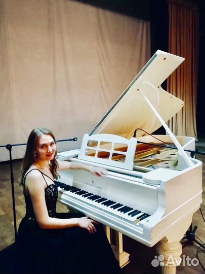 Преподаватель игры на фортепиано