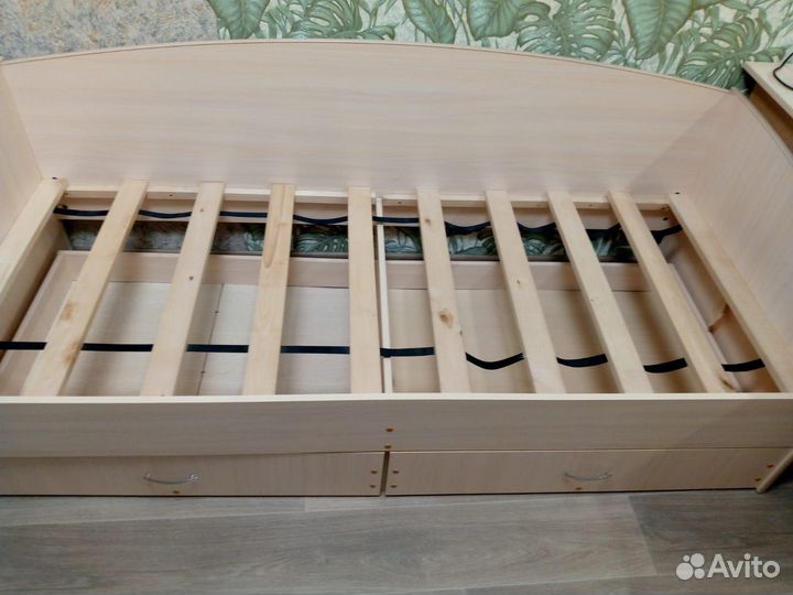 Кровать односпальная с матрасом бу