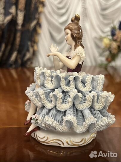 Фарфоровые статуэтки кружевницы Германия