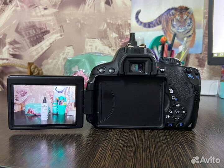 Canon EOS 650D с объективом
