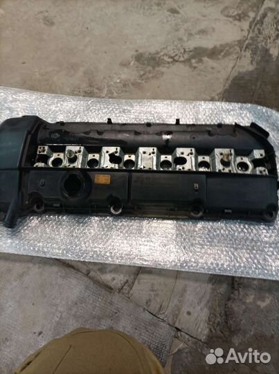 Клапанная крышка м54