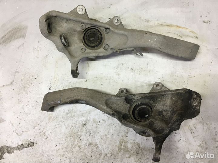 Кулак поворотный передний BMW X5 X6 E70 E71