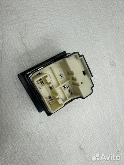Кнопка регулировки зеркалами Toyota Land Cruiser