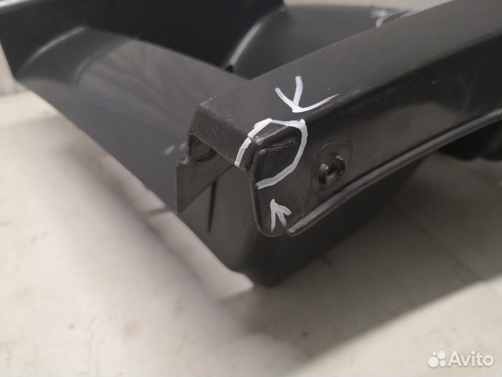 Подножка правая средняя часть hino 700