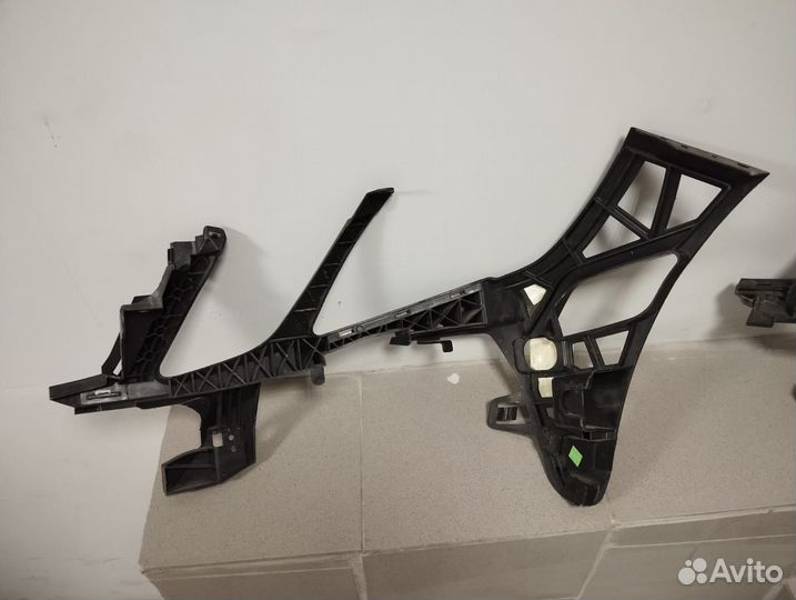 Кронштейн переднего бампера Mercedes Benz w212