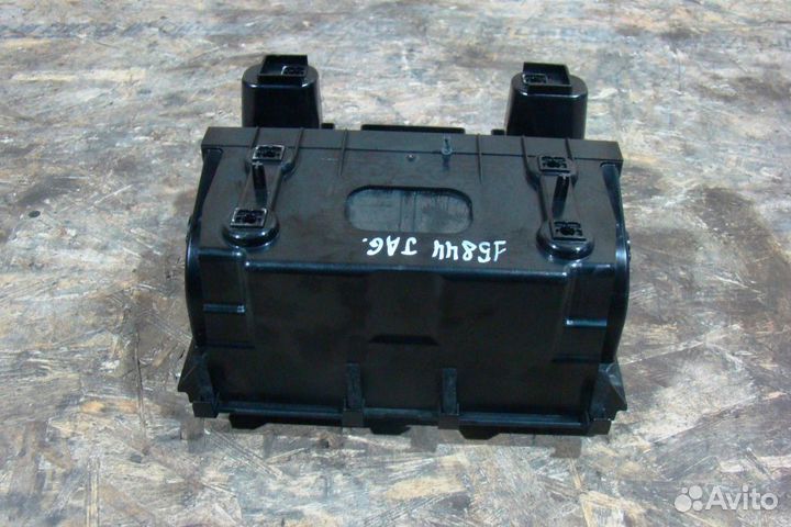 Jaguar XF Подстаканник