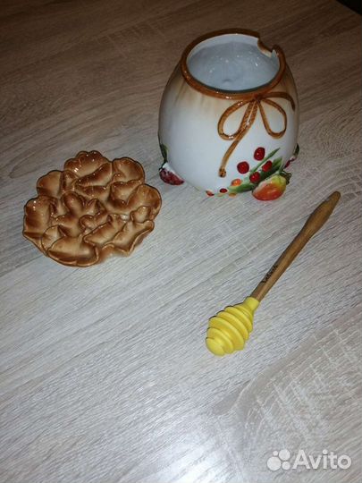 Баночка для меда с ложкой 700 мл (форфор)