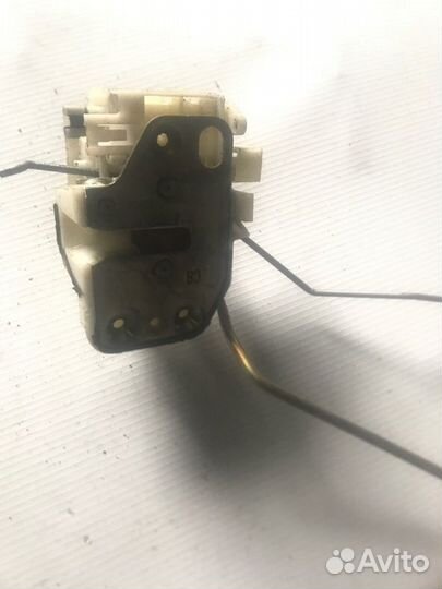 Замок двери передний левый Honda Fit GD1 L13A 2002