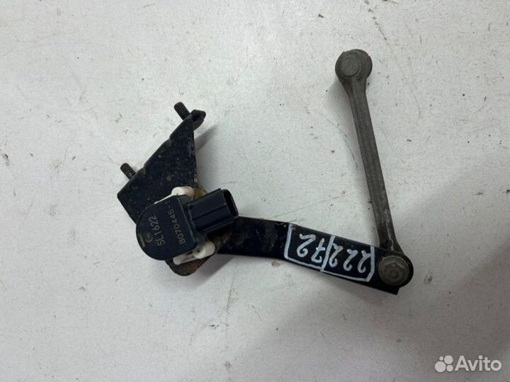 Датчик положения кузова задний Toyota Camry