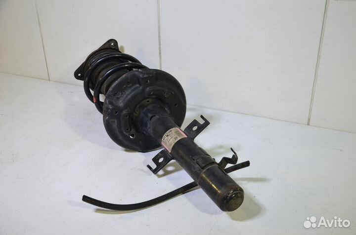 Стойка амортизатора передняя правая Nissan Qashqai