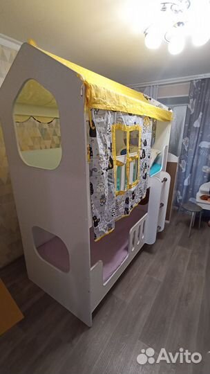 Кровать домик 2х-ярусная