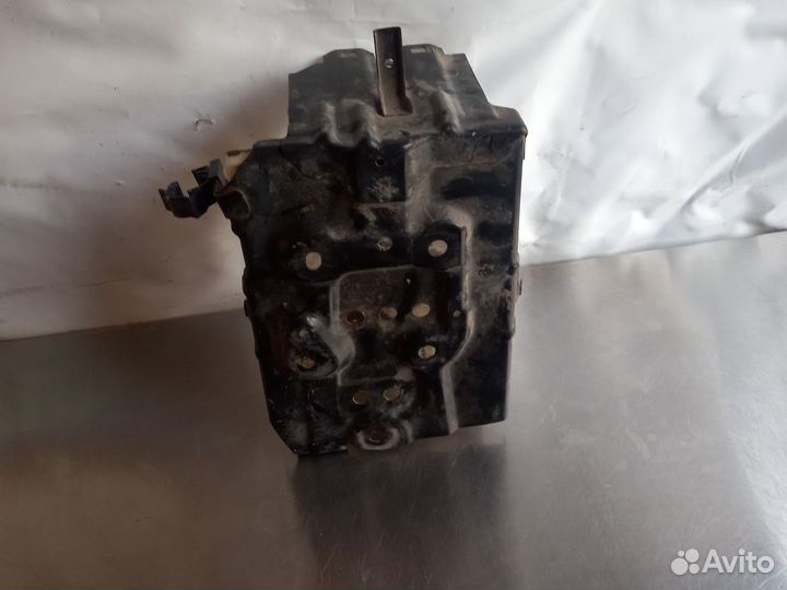 Площадка под аккумулятор nissan almera classic