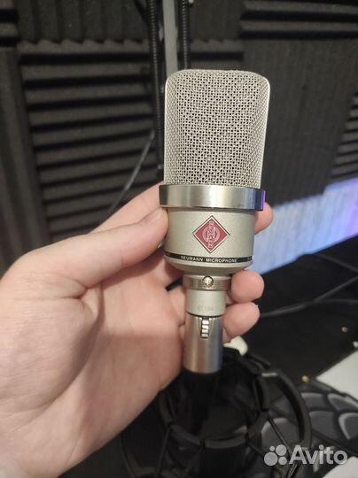 Студийный микрофон Neumann TLM 102