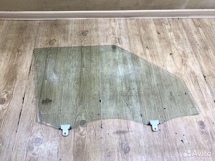 Стекло переднее правое Kia Soul 2008-2011г