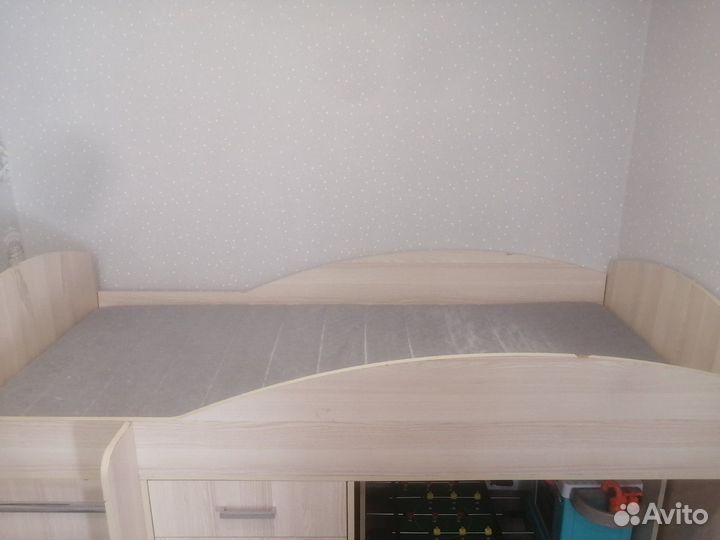 Детская кровать чердак со столом б/у