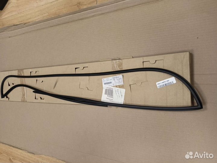 Уплотнитель стекла лобового Suzuki Vitara 2