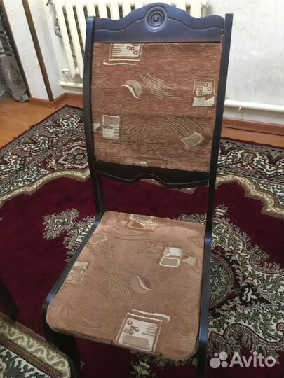 Стол со стульями