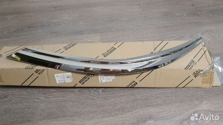 Молдинг фары toyota