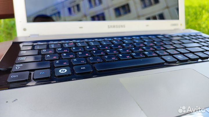 Ноутбук - samsung : RV520