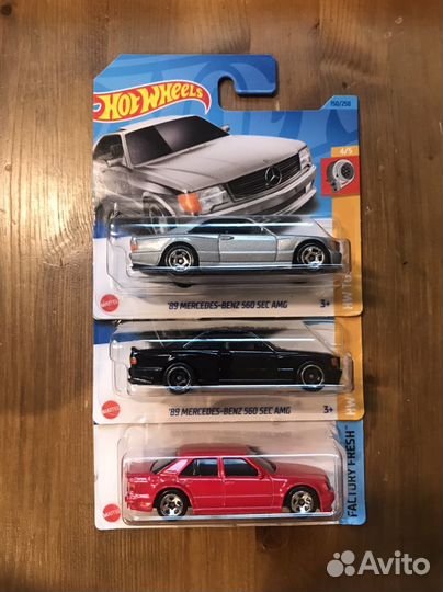 Набор моделей Hot Wheels Mercedes 500E/560