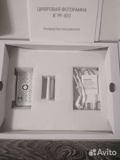 Цифровая фоторамка Digma PF-833 White