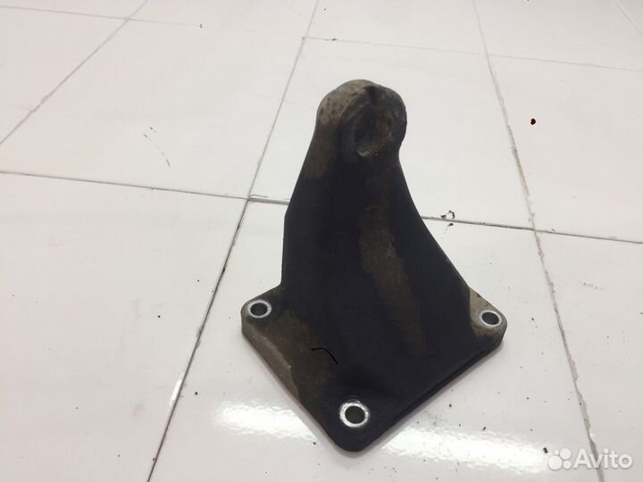 Кронштейн двигателя правый