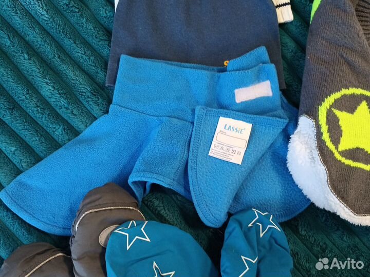 Зимние и осенние шапки, носки, варежки, манишка