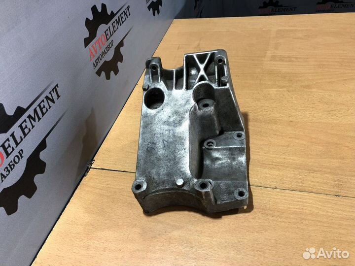 Кронштейн насоса гур Ford Focus 2