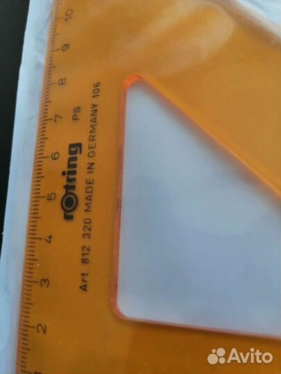 Чертежные треугольники, линейки, лекала, трафареты